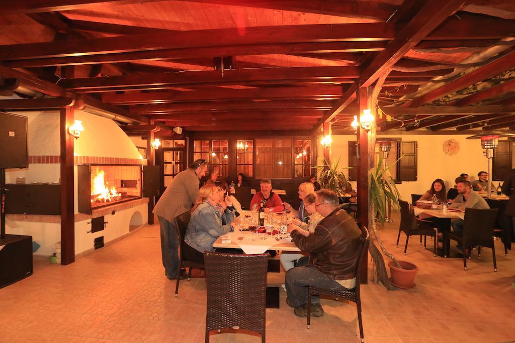 Tiffan'S Pinceszet Es Panzio Otel Villány Dış mekan fotoğraf