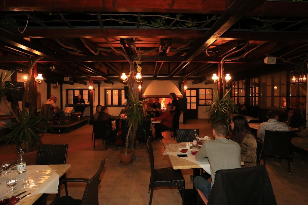 Tiffan'S Pinceszet Es Panzio Otel Villány Dış mekan fotoğraf